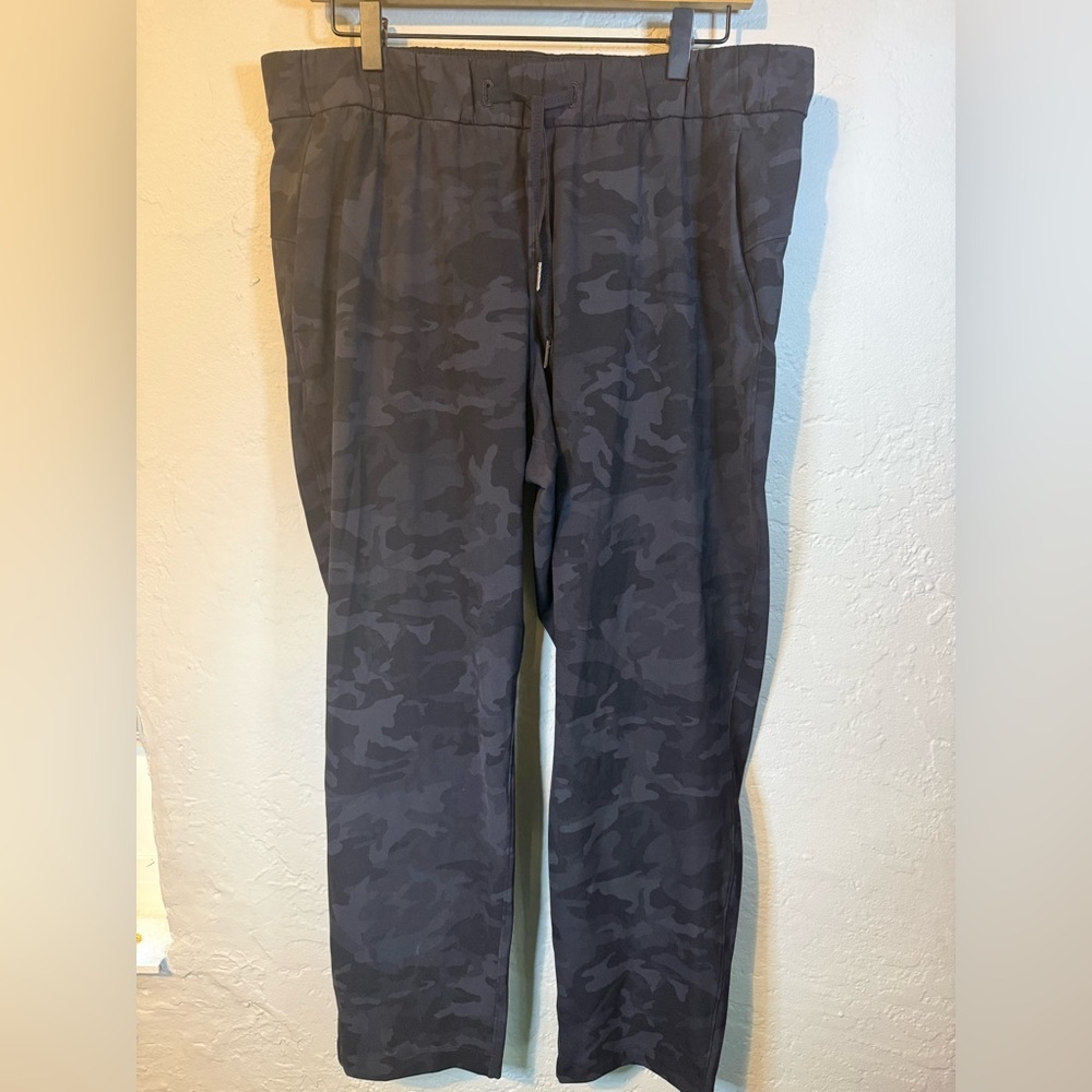 Lululemon On The Fly Pant in Incognito Camo Multi Grey. 
12